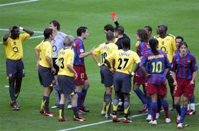 Леманн получает красную карточку