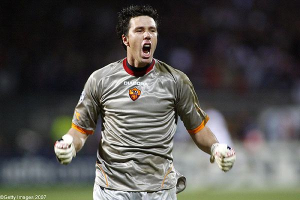 Вратарь Дони празднует победу