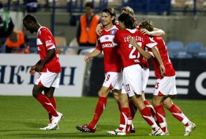 Спартак празднует забитый гол