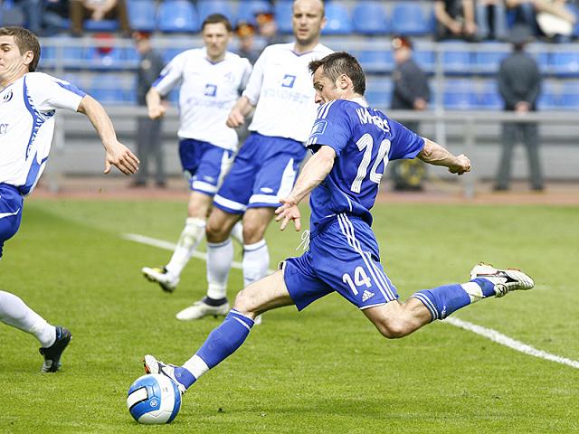 Кириченко забивает гол (фото - официальный сайт Сатурна)