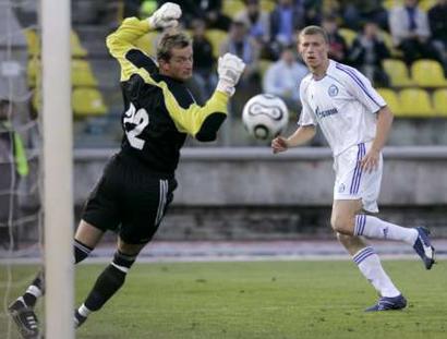 Погребняк забивает первый гол