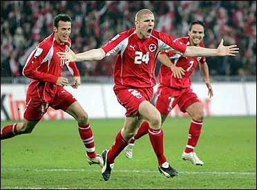 Сендерос празднует забитый гол