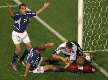 Спорный момент у ворот сборной Германии