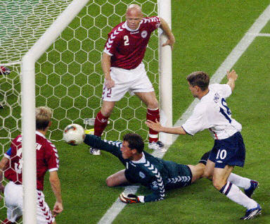 Соренсен забивает в свои ворота